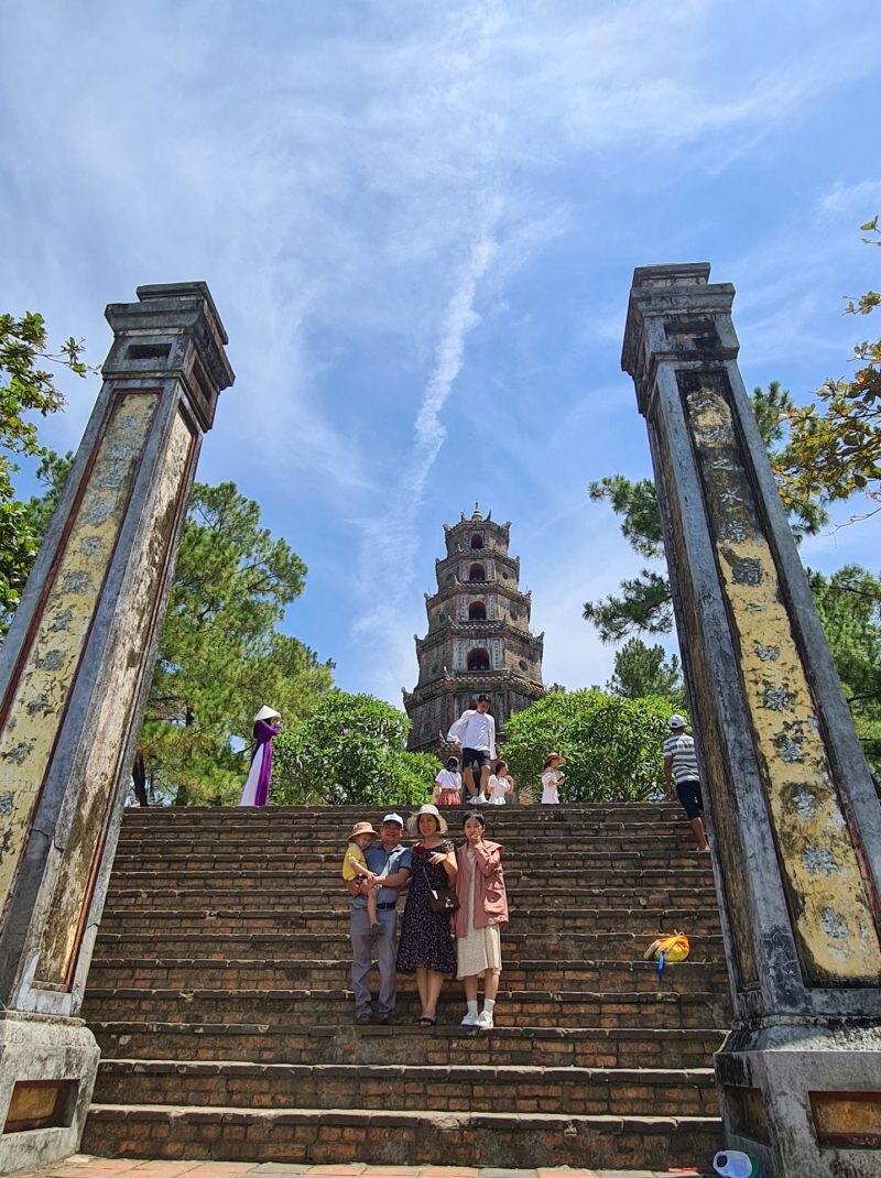 hue city tour - thien mu pagoda