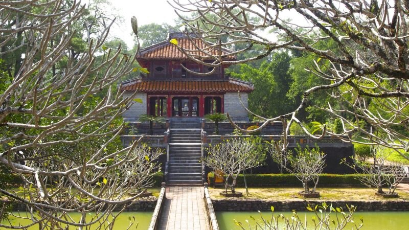 hue city tour - minh mang tomb